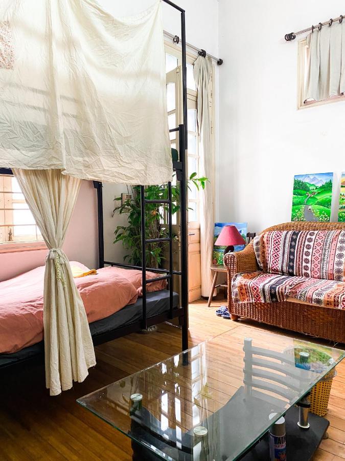 Bed & Breakfast Chu Nhat Cafe & Homestay - So 1 Ngach 38 Ngo 5 Tu Hoa, Tay Ho - Co So 2 *